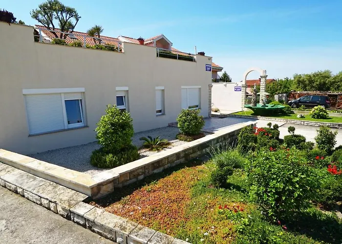 卢利奇公寓酒店 *