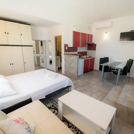 Lulic Apartman *