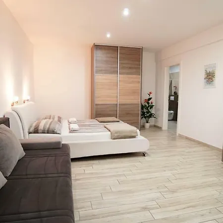 Lulic Apartman Zára
