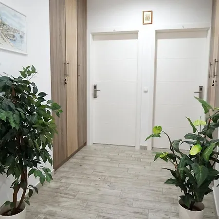 卢利奇公寓酒店 *